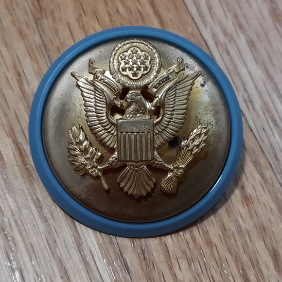 Vintage 60s 70s U.S. Infantry Cap Badge Military Light Blue Disc Screw Back - Picture 1 of 10